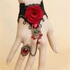 Gothic Retro Handschmuck mit roter Rose