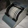 alte Rechenmaschine Tischrechner Resulta AS 7 aus 60er Rarität Antik Vintage mit Original Abdeckung 